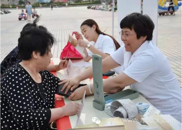 我院发起“免费查体送健康”活动(图3) 我院发起“免费查体送健康”活动(图3)